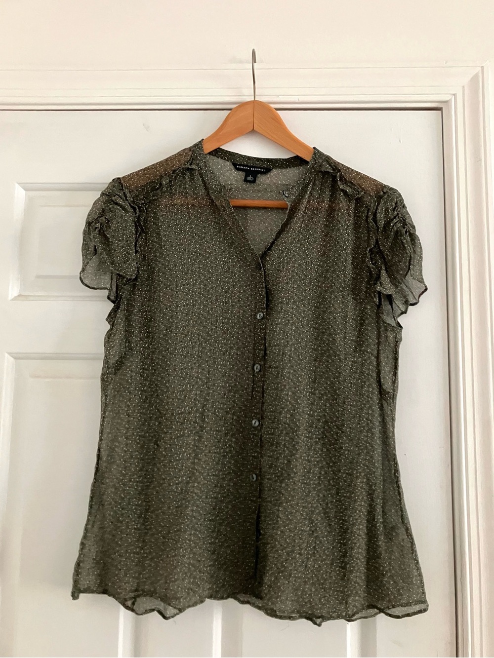 Banana Republic Green and White Y2k Silk Sheer Boho Chic top-size Large